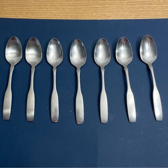 Vtg Oneida Community Paul Revere Dinner Spoons Teaspoons Set 7 Stainless Steel - Picture 2 of 6